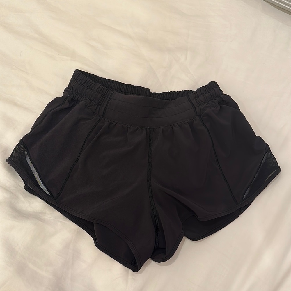 Lululemon Hotty Hot Shorts in Black (2.5”)